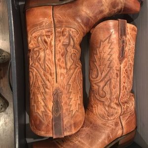 Lucchese boots used a handful of times. Great boots just don’t use them anymore